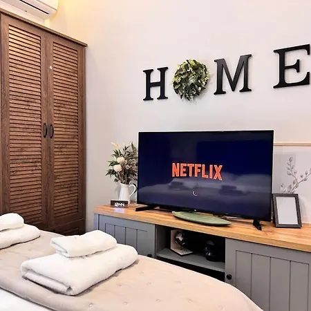 Evann's Luxury דירה לריסה