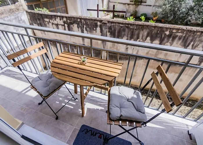 Evann's Luxury * לריסה